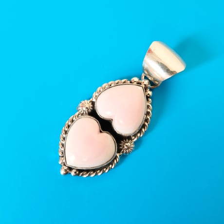 navajo / "heart" pendant top / conch shell