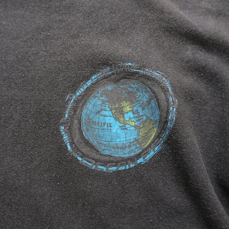 90s "Earth" print tee / black