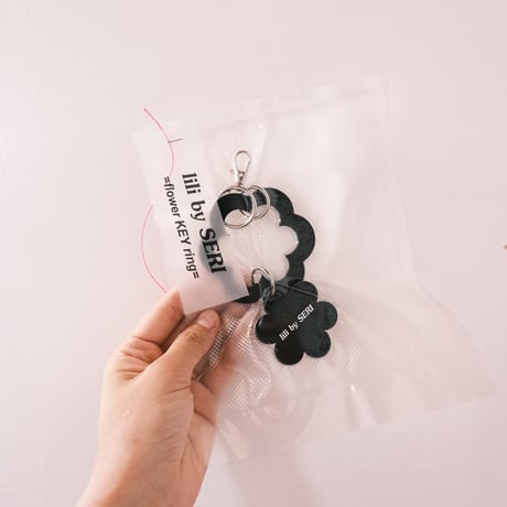 lili by SERI / FLOWER key ring