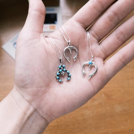 mini naja necklace