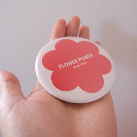 lili by SERI / FLOWER POWER can badge