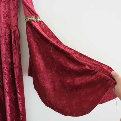 bell sleeve velours dress