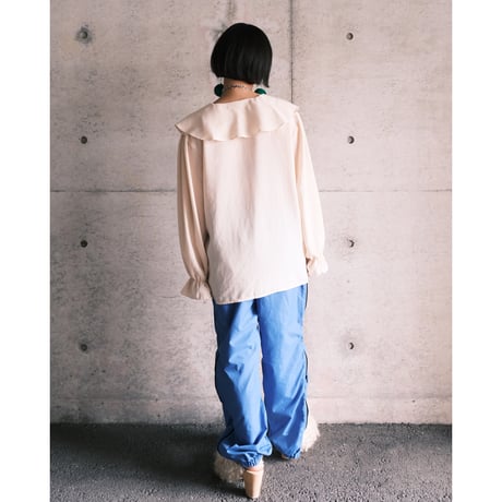 frill blouse / ivory