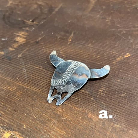 navajo "MelvinFrancis" buffalo skull silver brooch (pendant top)