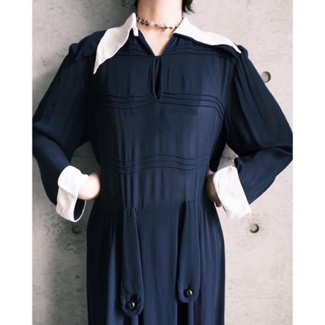 60 / see-through navy dress