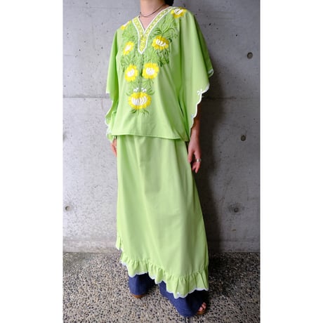 embroidery setup (tops×skirt) “light green”