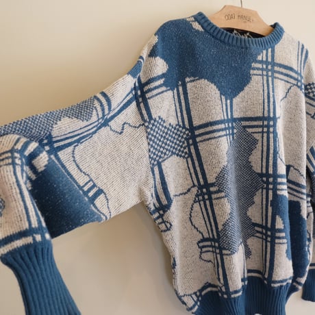design knit / blue × white