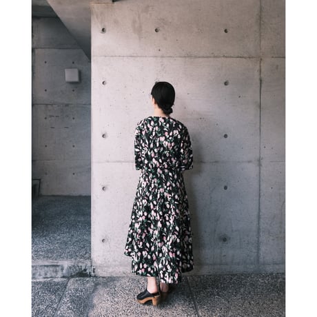 “MARNI” neck ribbon black×flower print dress