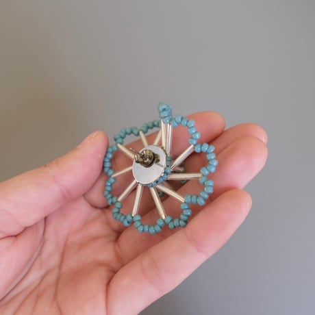 lili by SERI / flower drawing "blue" ear cuff type