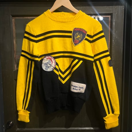 cheer knit with wappen / yellow × black