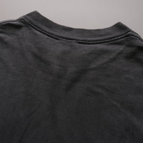 90's old print tee / black