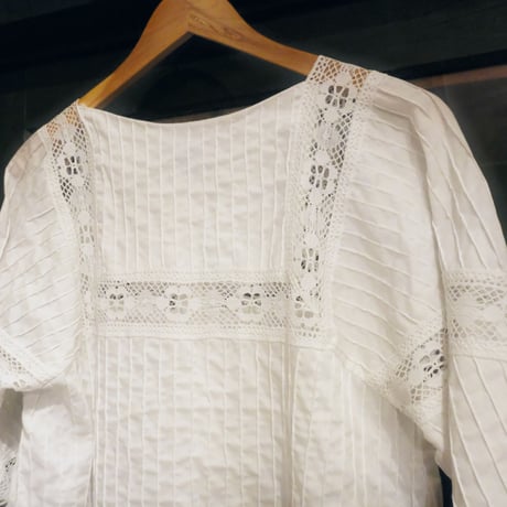 white cotton tops