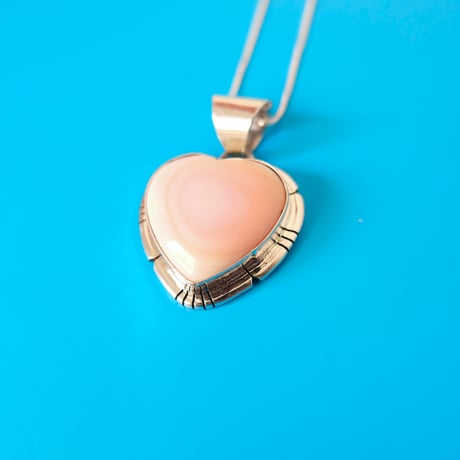 navajo / "heart" necklace / conch shell
