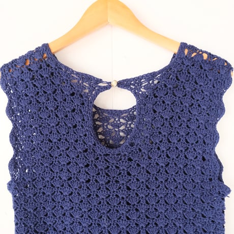 hand knit vest with pins / navy