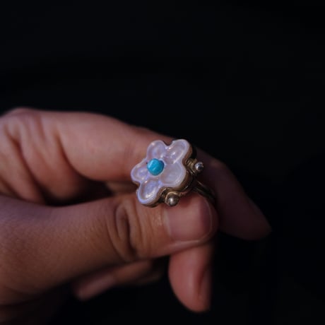 ZUNI / flower ring / pink shell (big)