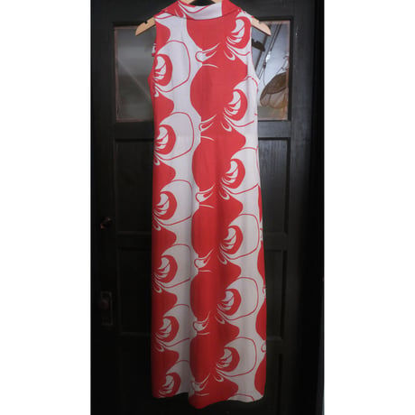 unknown / no-sleeve dress