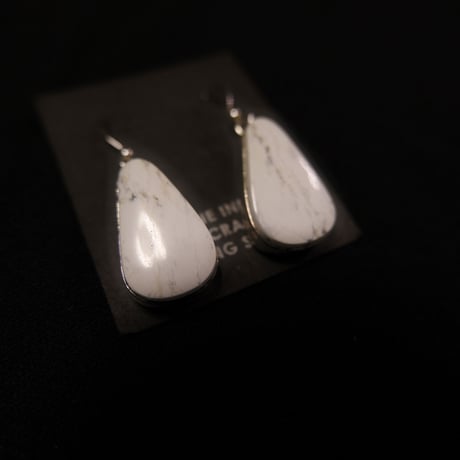 indian jewely / "white buffalo" drop shape pierce