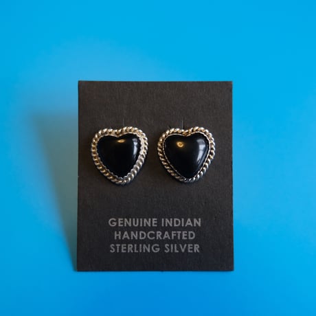 navajo / heart motif onyx pierce