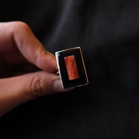 inlay square ring / spiny oyster shell "Harlan & Monica Coonsis"