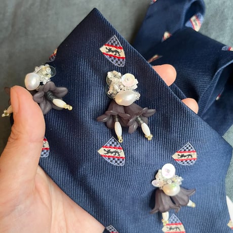 "繕う" collaboration beads embroidery necktie "navy"