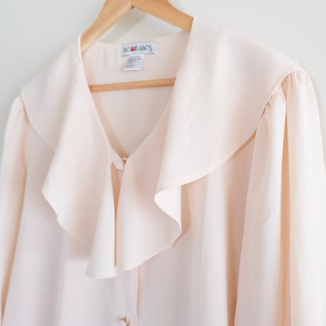 frill blouse / ivory