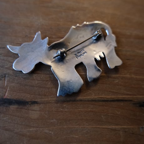 indian jewely  / "cow" silver brooch