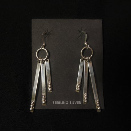 indian jewely / "HenryMariano" swinging bar pierce