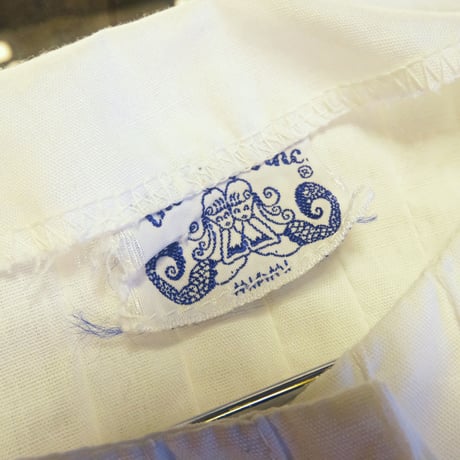 white cotton tops