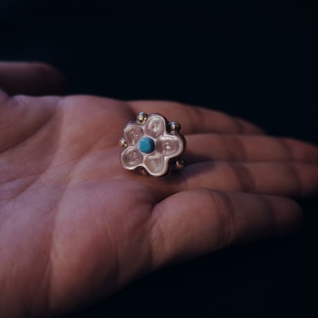 ZUNI / flower ring / pink shell (big)