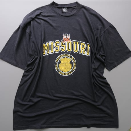 college print tee / black