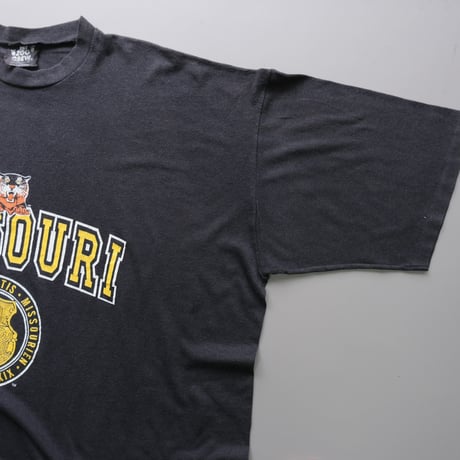 college print tee / black