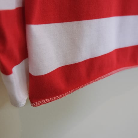 border l/s tee / red × white