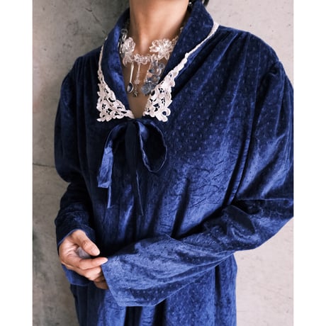 velours dress with lace
