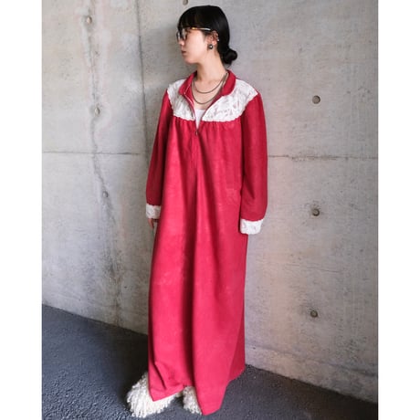 velours dress with lace