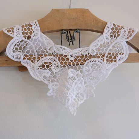 lace collar