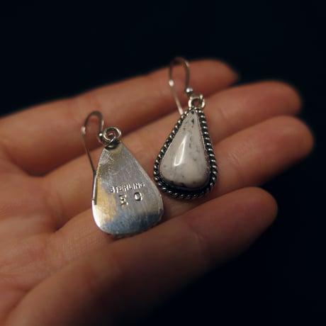 indian jewely / "white buffalo"drop shape pierce