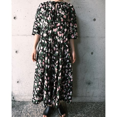 “MARNI” neck ribbon black×flower print dress