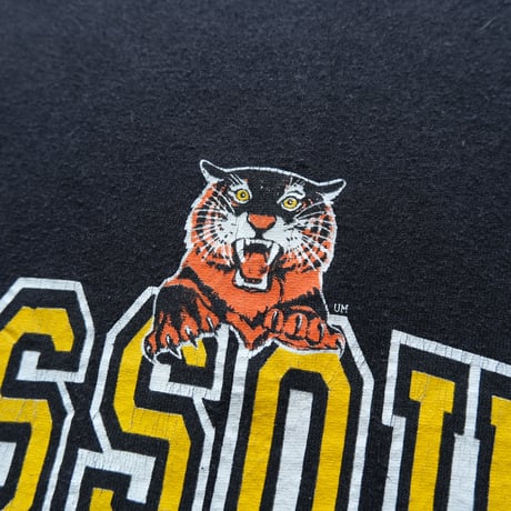 college print tee / black