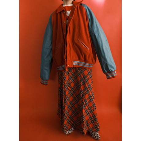 border l/s tee / red × white