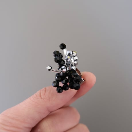 lili by SERI / beads flower ear cuff
