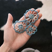 lili by SERI / flower drawing "blue" ear cuff type