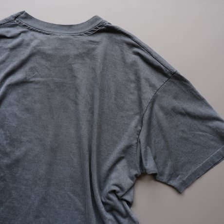 over dye tee "tennis" / black