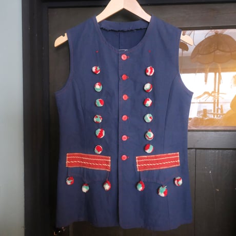 unknown / "pon pon"vest