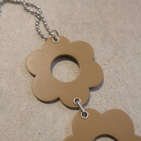 lili by SERI / silhouette series / flower necklace
