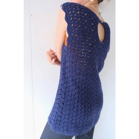 hand knit vest with pins / navy