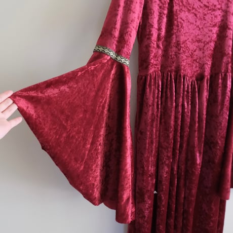 bell sleeve velours dress