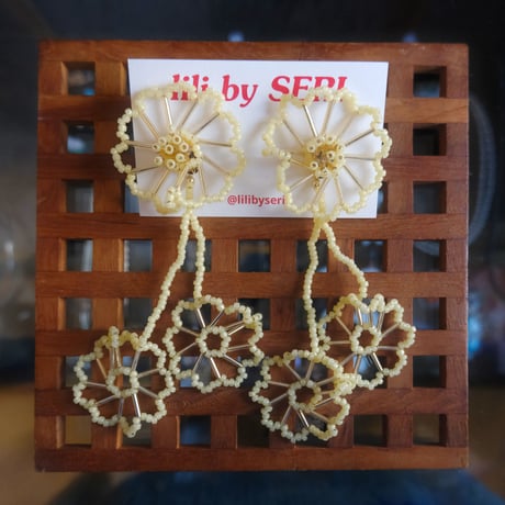 lili by SERI / flower drawing  "cream yellow"