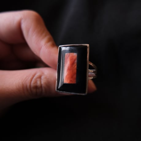 inlay square ring / spiny oyster shell "Harlan & Monica Coonsis"