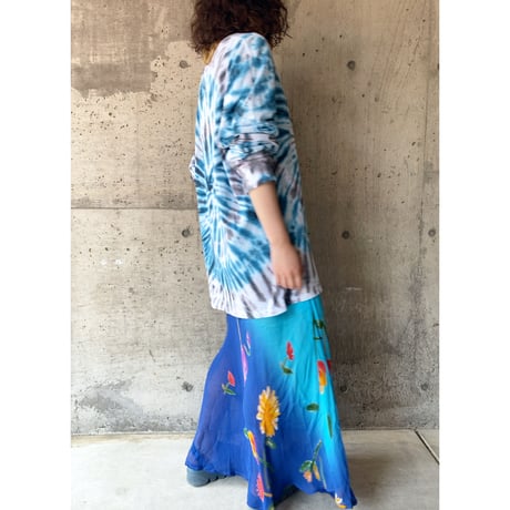 gradation skirt with vivid flowers