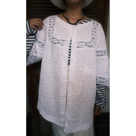 white cotton tops